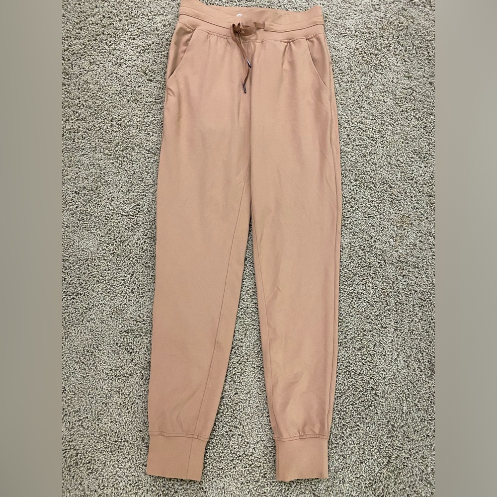 Zyia Active Camel Ascend Joggers Size medium